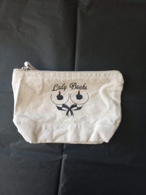 petite trousse à maquillage ou stylot ou carte beige avec le logo lady boobs